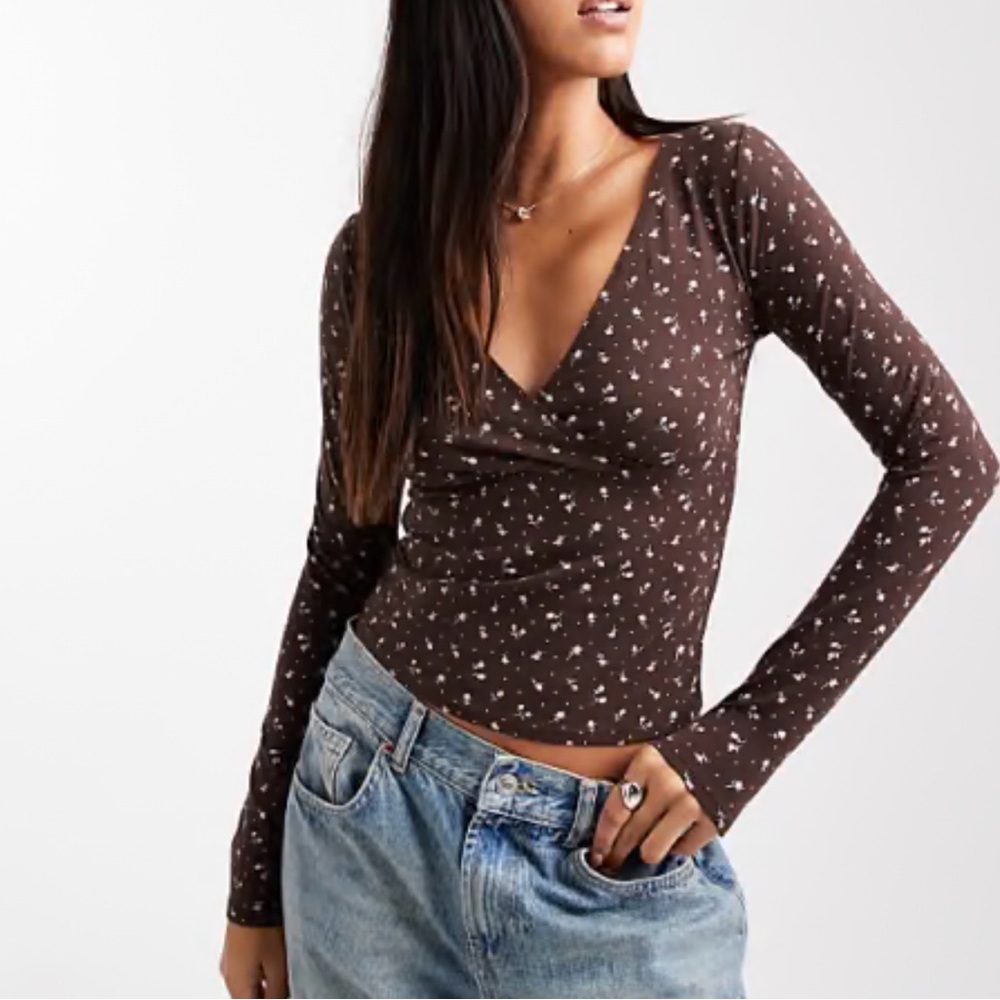 New without tags. Hollister floral top.